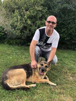 Tibor, 50 �ves t�rskeres� f�rfi, B�g�t