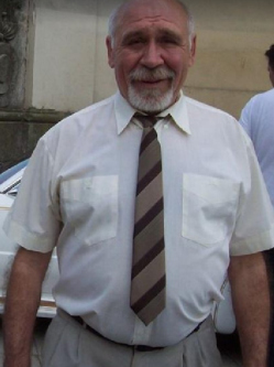 J�zsef, 71 �ves t�rskeres� f�rfi, Bag