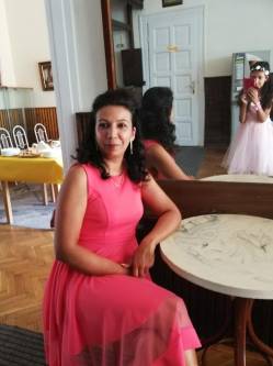 M�nika, 42 �ves t�rskeres� n�, Kunszentm�rton