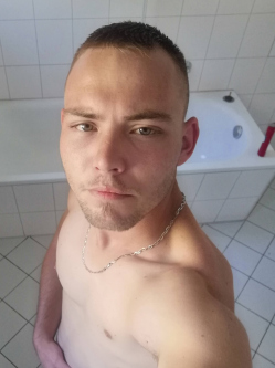 Martin, 28 �ves t�rskeres� f�rfi, Pincehely