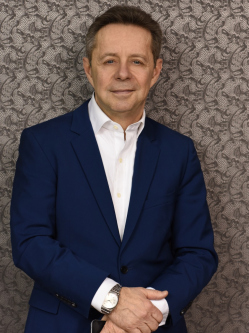 Tibor, 60 �ves t�rskeres� f�rfi, Budapest