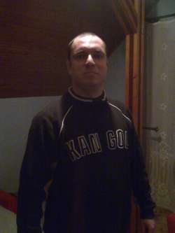Gerg�, 43 �ves t�rskeres� f�rfi, M�csony