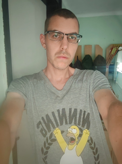 Tibor, 32 �ves t�rskeres� f�rfi, G�rgeteg